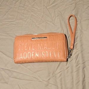 Steve Madden wristlet